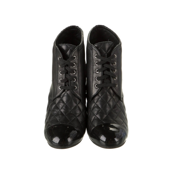 CHANEL 9.5 Matelasse $1290 QUILTED LEATHER Logo Ankle Boots Black 40 - Picture 4 of 6